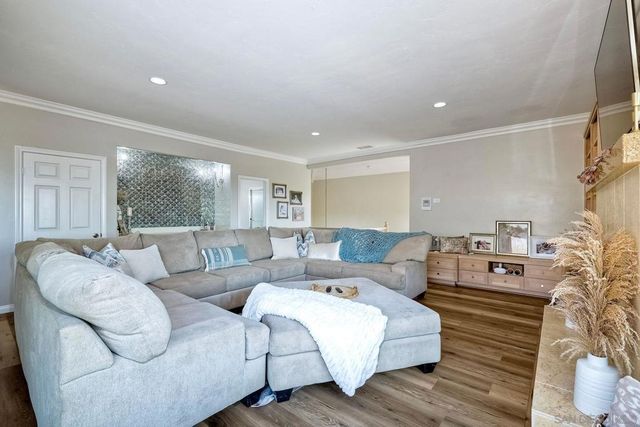 2736 Via Chinarros, Alpine, CA 91901