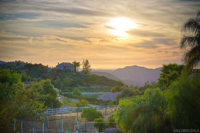 2736 Via Chinarros, Alpine, CA 91901