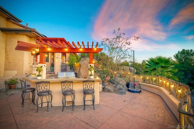 2736 Via Chinarros, Alpine, CA 91901