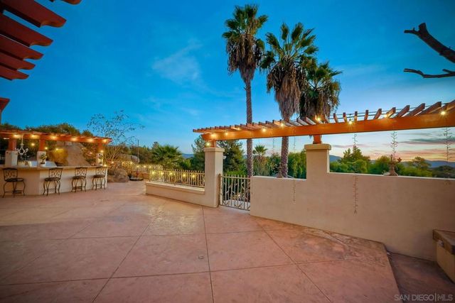 2736 Via Chinarros, Alpine, CA 91901