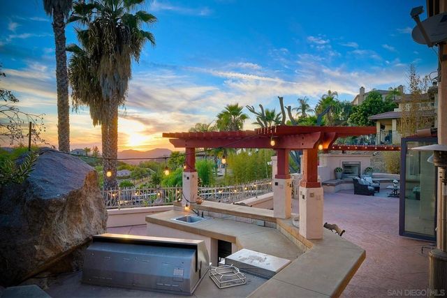 2736 Via Chinarros, Alpine, CA 91901