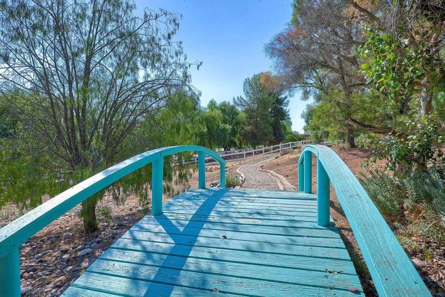 2736 Via Chinarros, Alpine, CA 91901