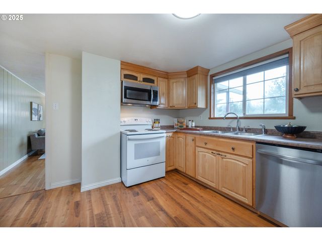 88165 HUSTON Rd, Veneta, OR 97487