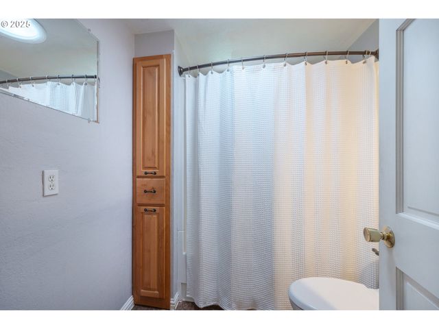 88165 HUSTON Rd, Veneta, OR 97487