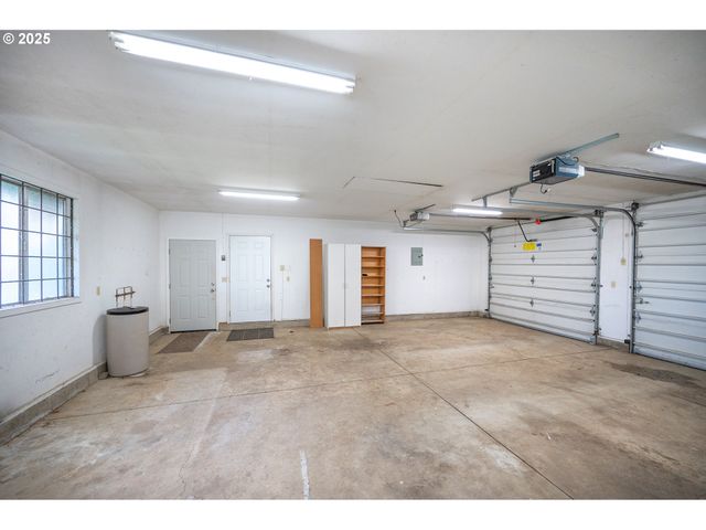 88165 HUSTON Rd, Veneta, OR 97487