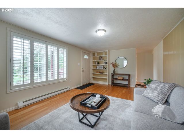 88165 HUSTON Rd, Veneta, OR 97487