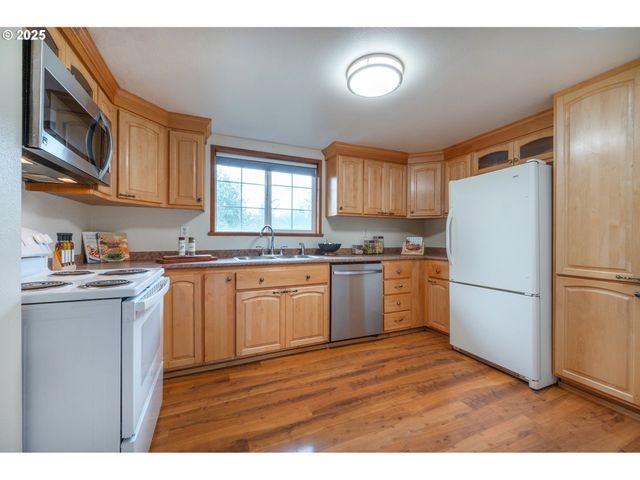 88165 HUSTON Rd, Veneta, OR 97487