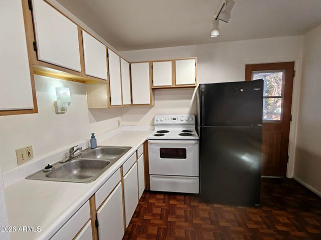 2557 W ROSE Lane 204, Phoenix, AZ 85017