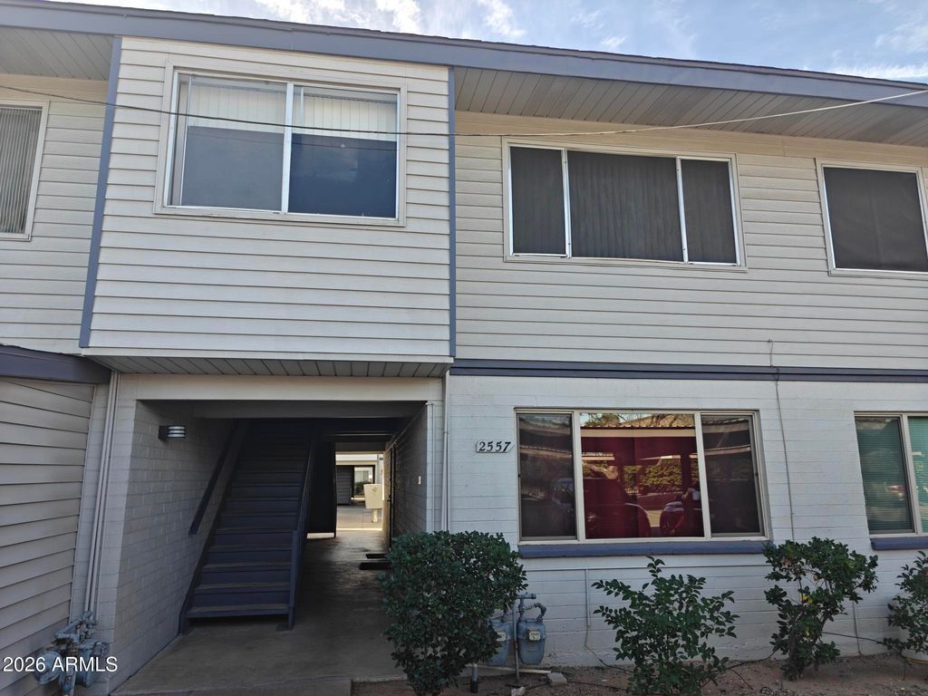 2557 W ROSE Lane 204, Phoenix, AZ 85017