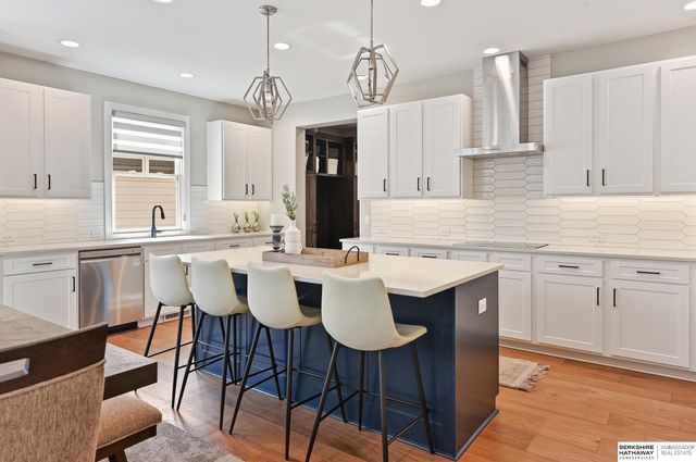 559 S 182 Street, Omaha, NE 68022