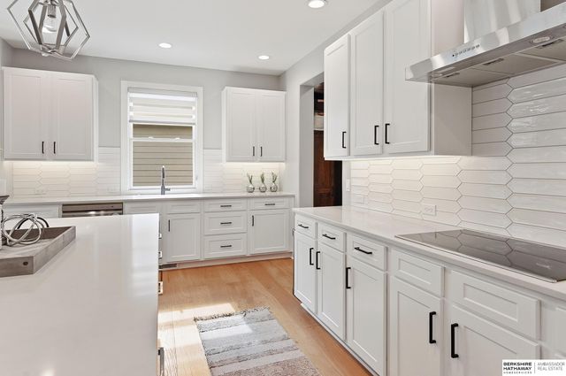 559 S 182 Street, Omaha, NE 68022