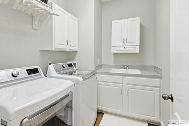 559 S 182 Street, Omaha, NE 68022