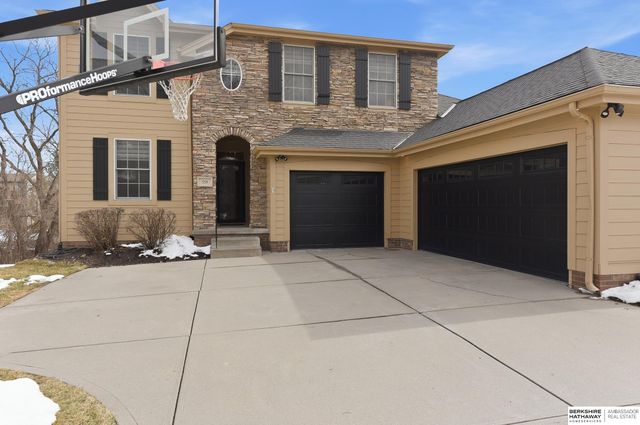 559 S 182 Street, Omaha, NE 68022