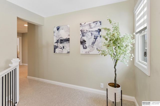 559 S 182 Street, Omaha, NE 68022