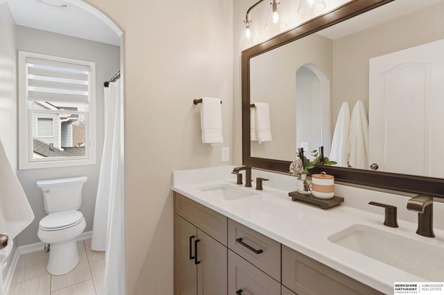 559 S 182 Street, Omaha, NE 68022