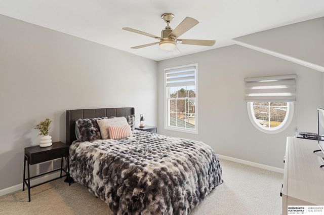 559 S 182 Street, Omaha, NE 68022