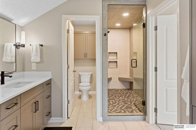 559 S 182 Street, Omaha, NE 68022