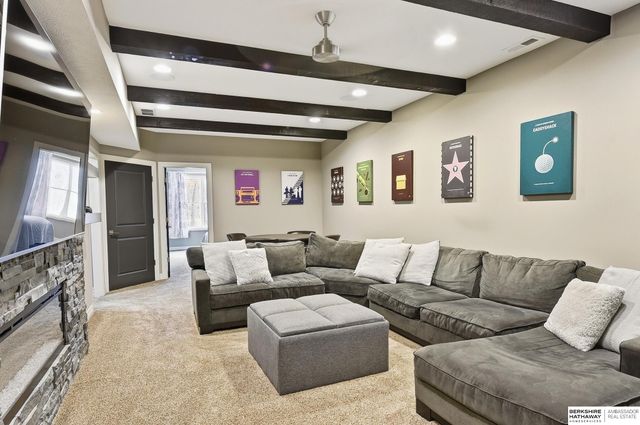 559 S 182 Street, Omaha, NE 68022