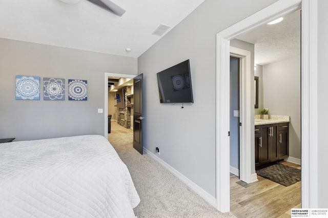 559 S 182 Street, Omaha, NE 68022