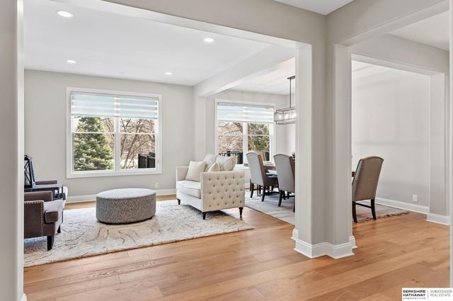 559 S 182 Street, Omaha, NE 68022