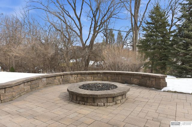 559 S 182 Street, Omaha, NE 68022