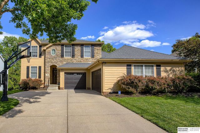 559 S 182 Street, Omaha, NE 68022