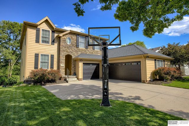 559 S 182 Street, Omaha, NE 68022