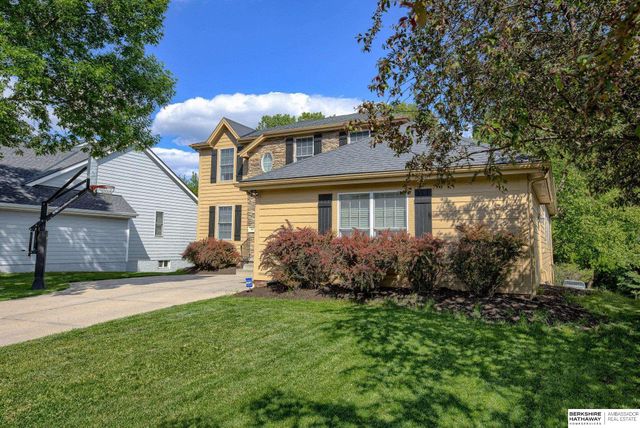 559 S 182 Street, Omaha, NE 68022