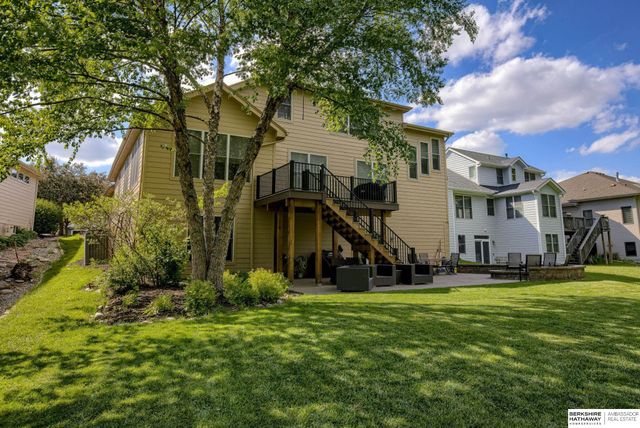 559 S 182 Street, Omaha, NE 68022