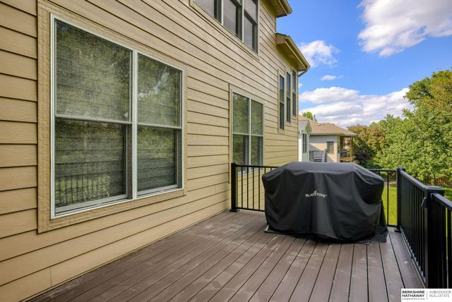 559 S 182 Street, Omaha, NE 68022