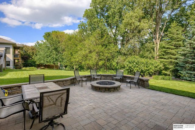 559 S 182 Street, Omaha, NE 68022