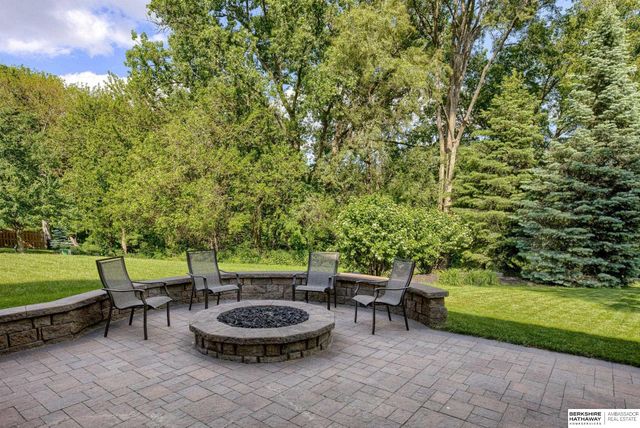 559 S 182 Street, Omaha, NE 68022