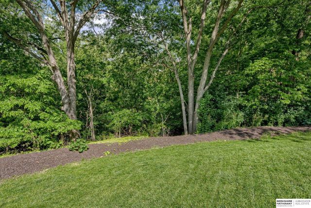 559 S 182 Street, Omaha, NE 68022