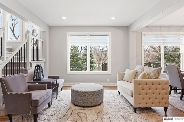 559 S 182 Street, Omaha, NE 68022