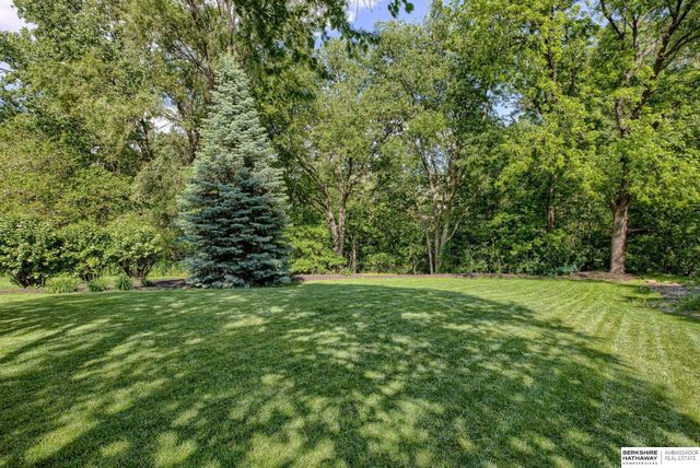 559 S 182 Street, Omaha, NE 68022