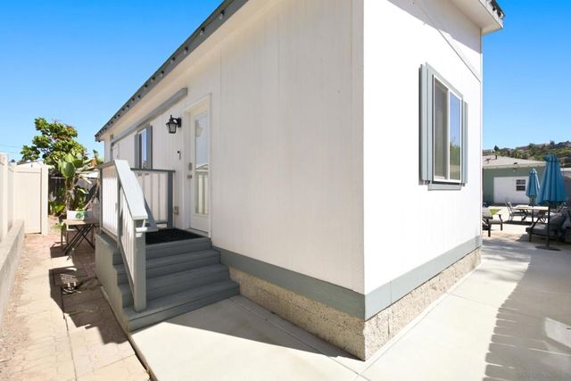 7560 Normal Ave, La Mesa, CA 91941