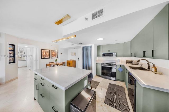 1621 Bay Rd 802, Miami Beach, FL 33139