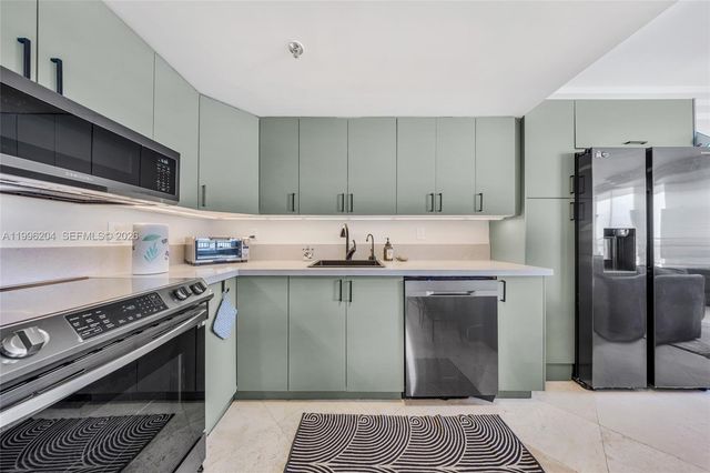 1621 Bay Rd 802, Miami Beach, FL 33139