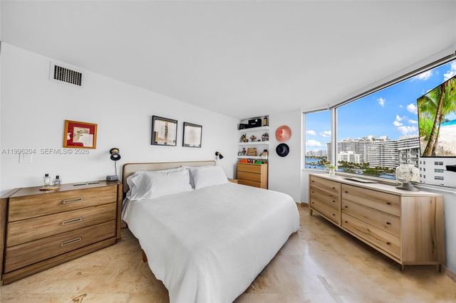 1621 Bay Rd 802, Miami Beach, FL 33139