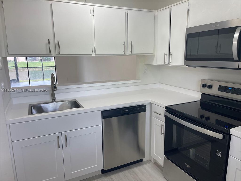 3199 Foxcroft Rd 110, Miramar, FL 33025