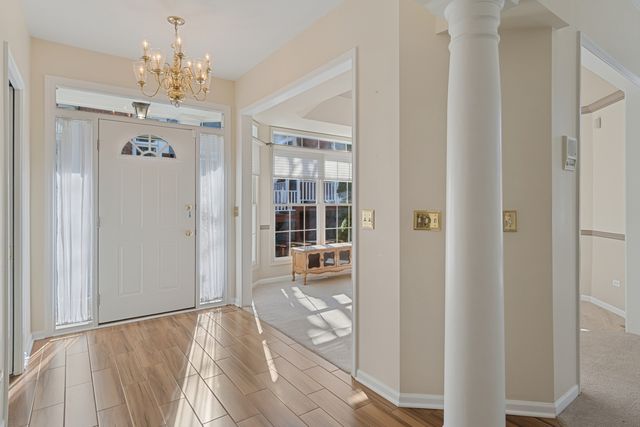 2S744 Lakeside Drive, Glen Ellyn, IL 60137