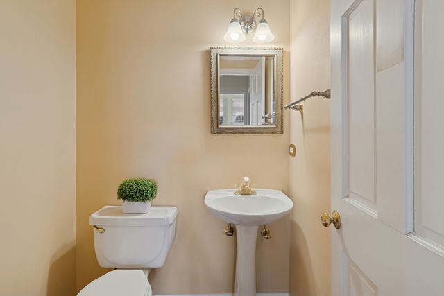 2S744 Lakeside Drive, Glen Ellyn, IL 60137