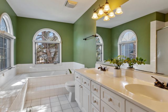 2S744 Lakeside Drive, Glen Ellyn, IL 60137