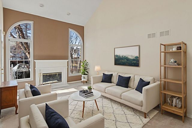 2S744 Lakeside Drive, Glen Ellyn, IL 60137