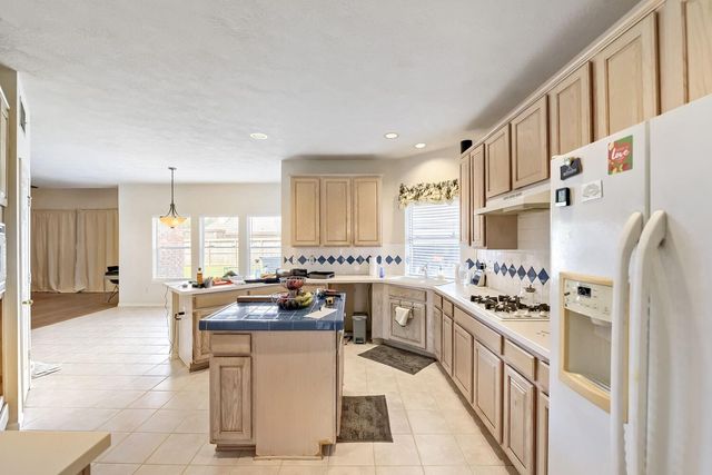 2513 La Rochelle Court, Seabrook, TX 77586