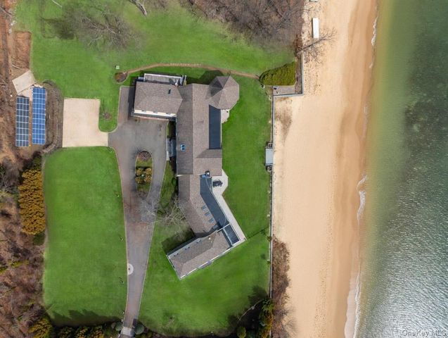 33 Beach Road, Northport, NY 11768