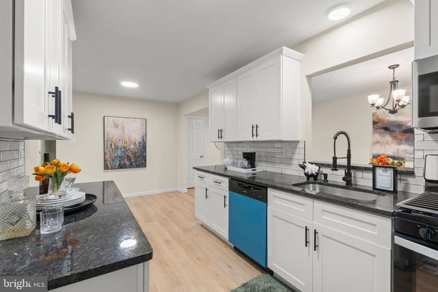 514 BEVERLY DR, Magnolia, NJ 08049