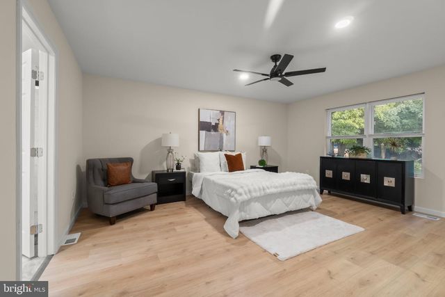 514 BEVERLY DR, Magnolia, NJ 08049