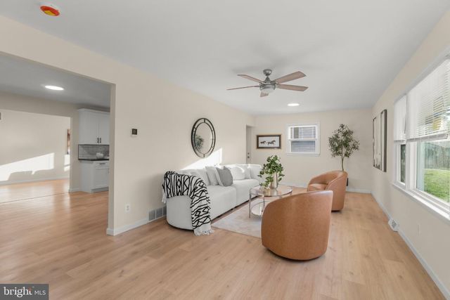 514 BEVERLY DR, Magnolia, NJ 08049
