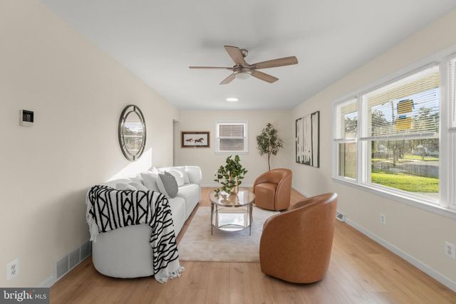514 BEVERLY DR, Magnolia, NJ 08049